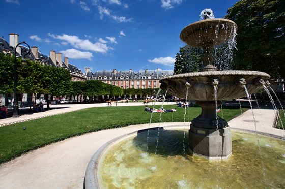 Fountain in Place des Vosges