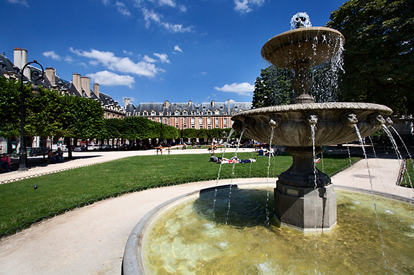 Fountain in Place des Vosges