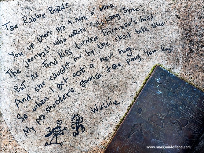 Tae Rabbie Burns Poem at the Oor Wullie Statue in Dundee